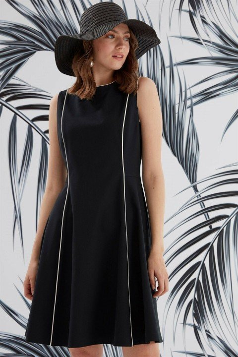 Sıfır Yaka Ve Kup Biye Detaylı Kolsuz Elbise-Siyah - 1