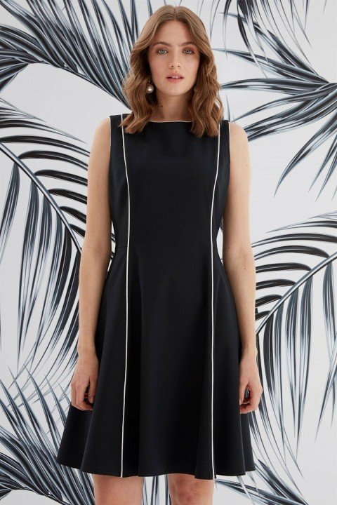 Sıfır Yaka Ve Kup Biye Detaylı Kolsuz Elbise-Siyah - 2