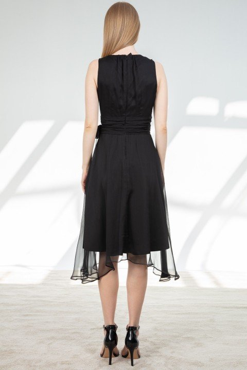 Sıfır Yaka Bel Üstü Drape Kuşak Detaylı Elbise-Siyah - 5