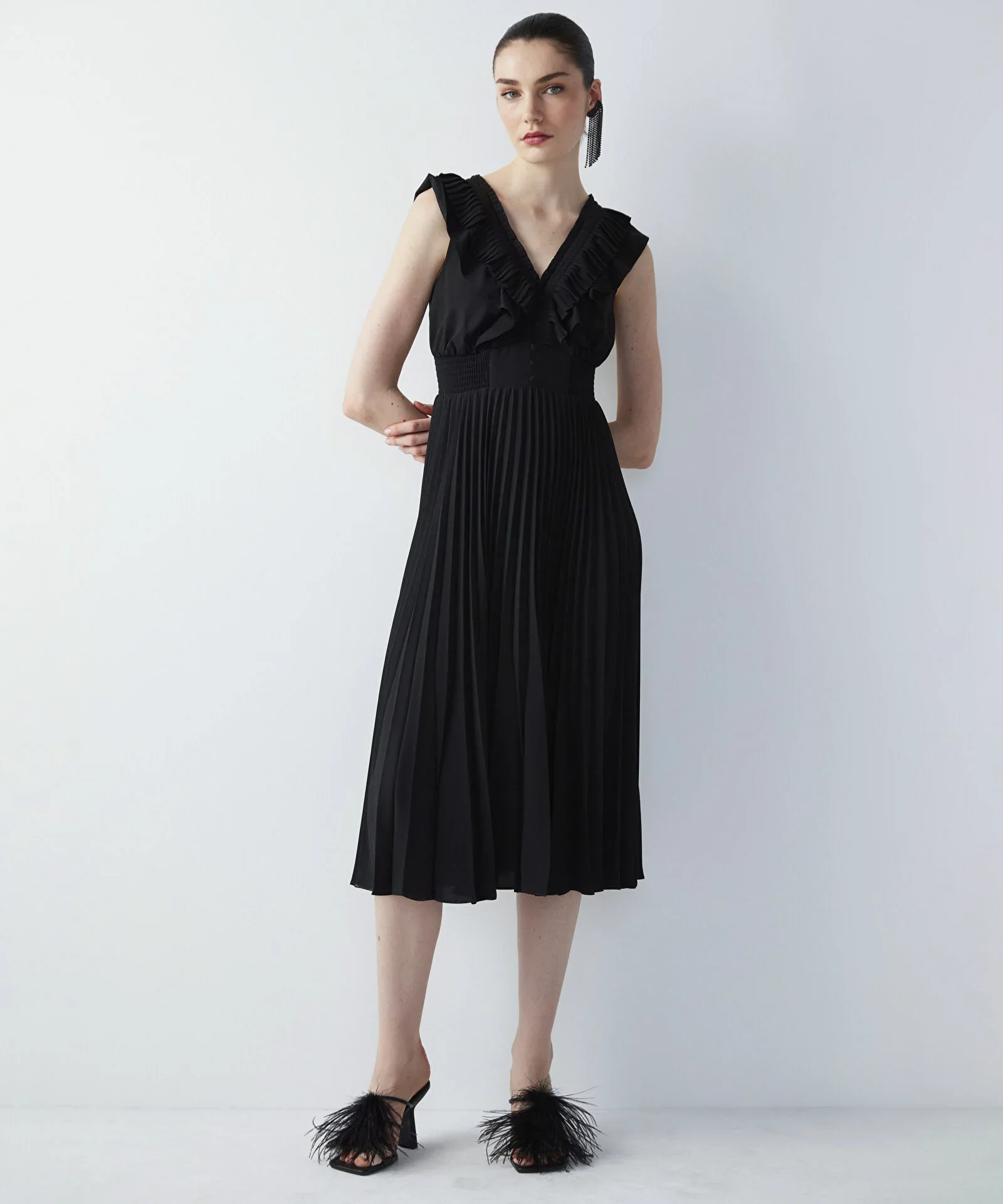 Fırfır Şeritli Pilili Elbise-Siyah - 1