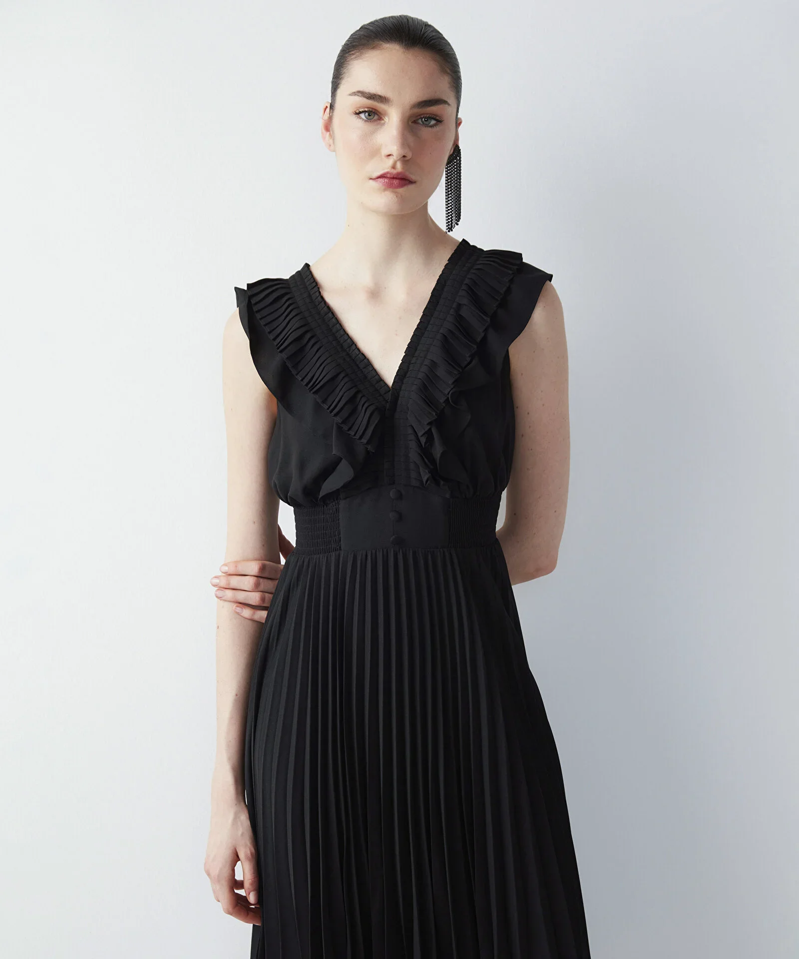 Fırfır Şeritli Pilili Elbise-Siyah - 3