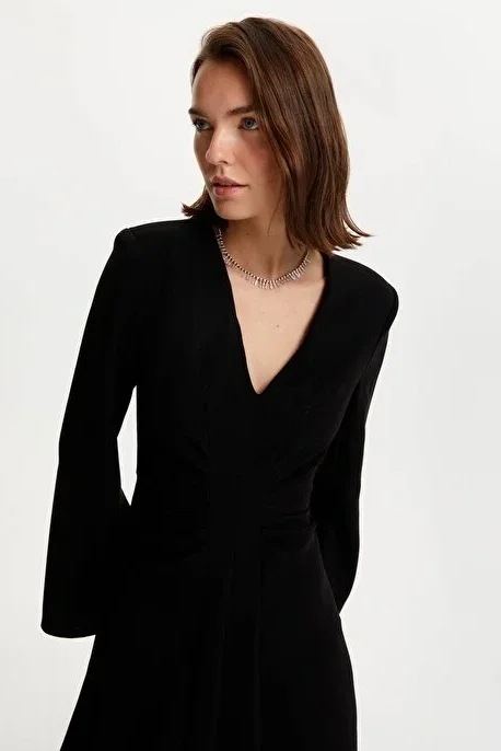 Kadın Büzgülü Volanlı Krep Elbise - Siyah - 3